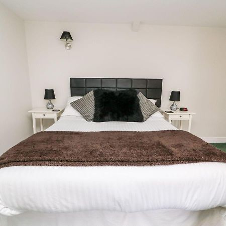 Triangle Inn Coachouse Rhayader Dış mekan fotoğraf