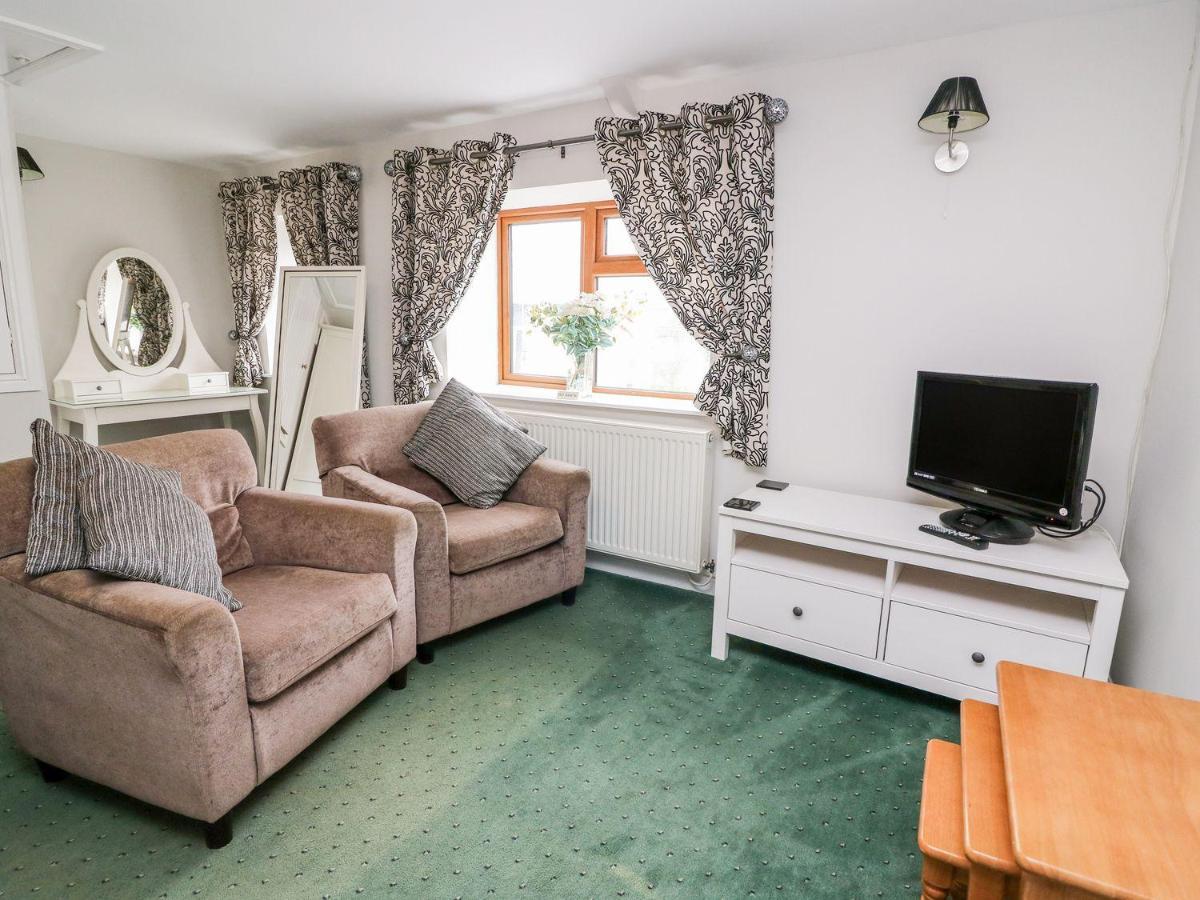 Triangle Inn Coachouse Rhayader Dış mekan fotoğraf