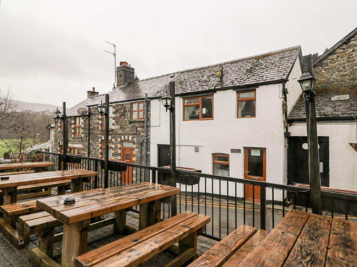 Triangle Inn Coachouse Rhayader Dış mekan fotoğraf